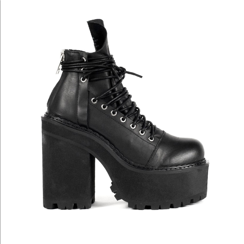 UNIF Thrash Boots Size 7